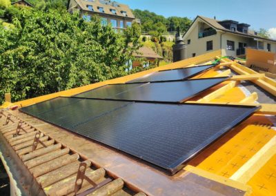 Installation 30 modules solaires en intégré sur 3 pents de toit différents à Chardonne