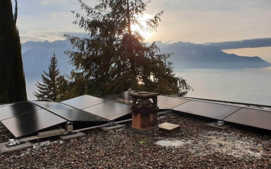 Installation 16 modules solaires sur toiture plate à Chernex