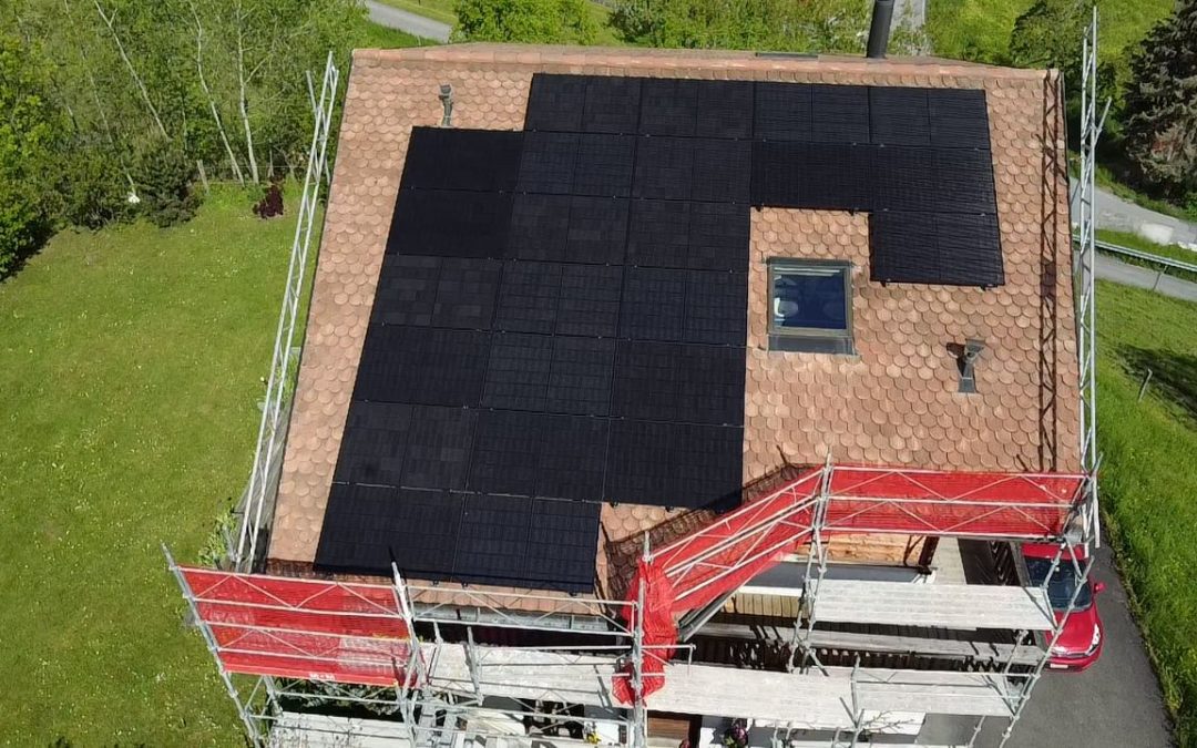 Installation 24 modules solaires en surtoiture aux Neyres