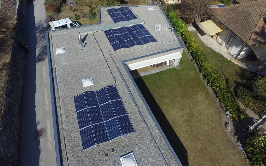 Installation 42 modules solaires sur toiture plate