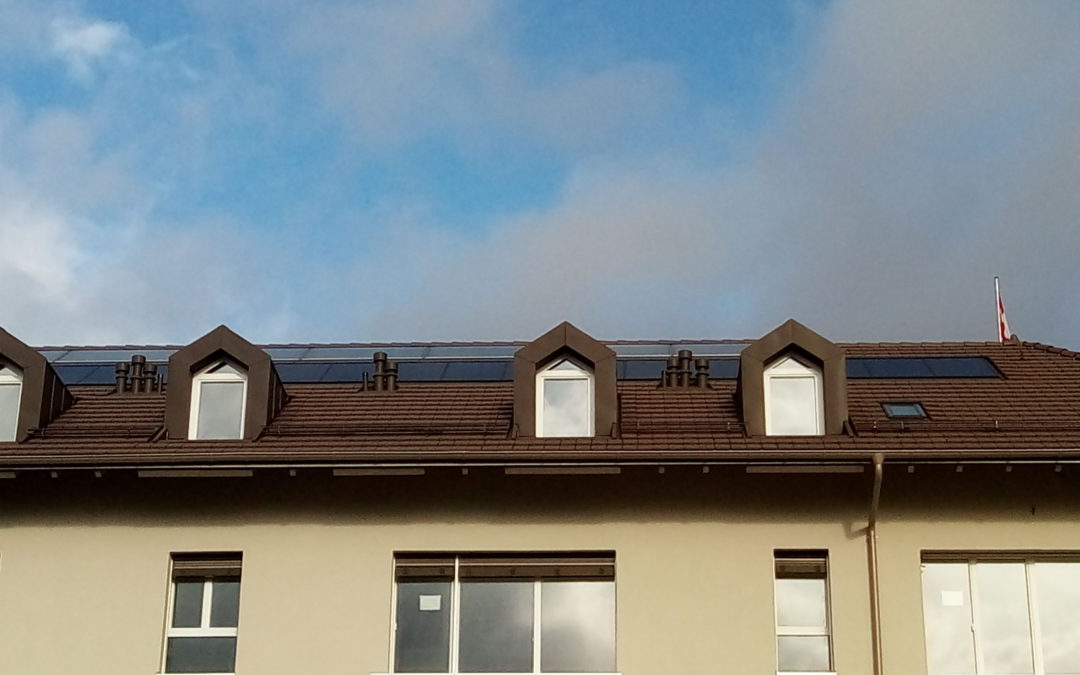 Installation de 19 modules solaires à Ollon