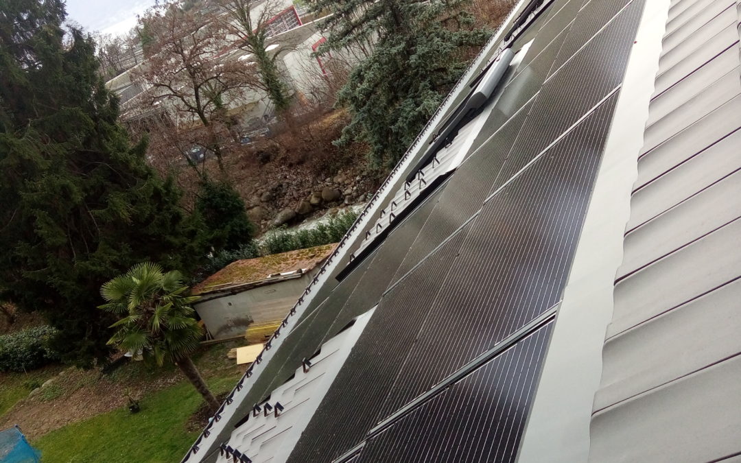 Installation 47 modules solaires en intégré à Montreux