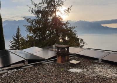 Installation 16 modules solaires sur toiture plate à Chernex
