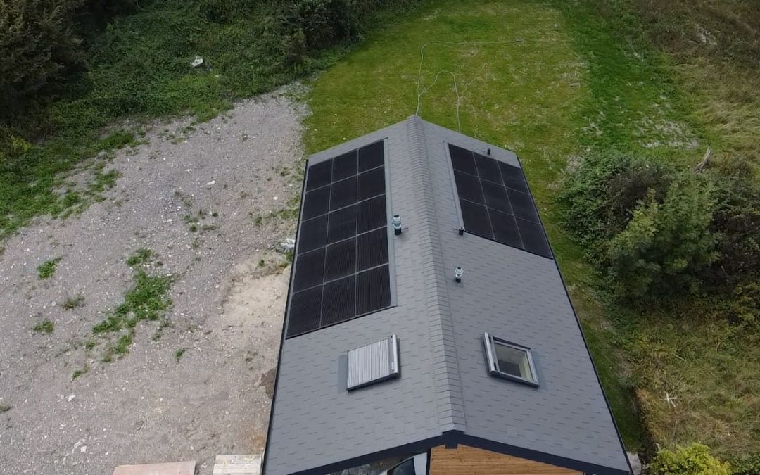 Installation solaire de 24 modules en intégré aux Evouettes