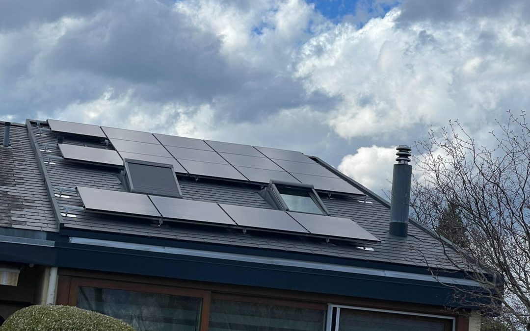 Installation solaire de 18 modules en surtoiture au Bouveret